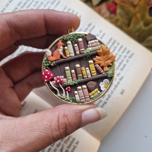 Autumn Fox Bookcase necklace 50mm