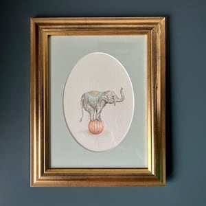 Grazioso elefante da parete per la cameretta dei bambini, dipinto ad acquerello in una cornice in stile vintage, arredamento retrò per la cameretta dei bambini, regalo per baby shower