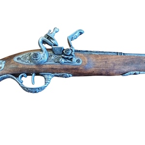 Beautiful antique and rare REPLICA DECORATIVE Flintlock Pistool