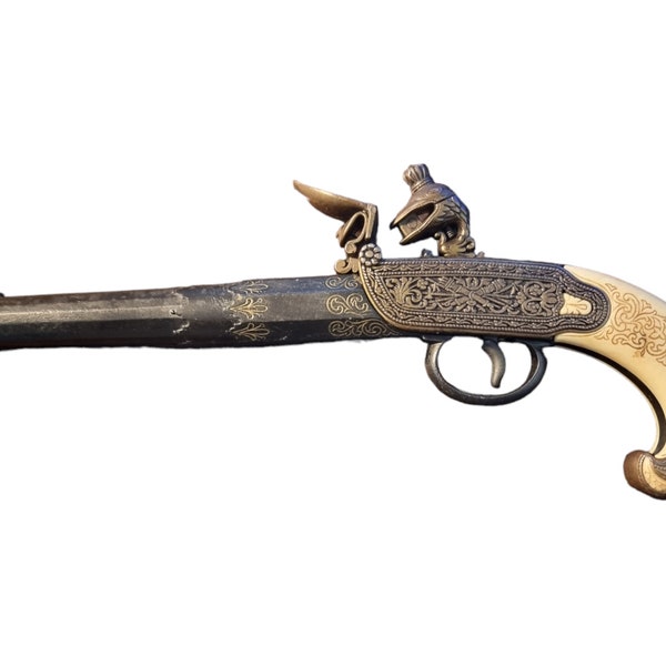 Beautiful antique and rare REPLICA DECORATIVE Flintlock Pistool