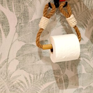 Porta carta igienica - realizzato in bambù, corda di juta e gancio in metallo - un elegante accessorio per il bagno