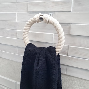 Portasciugamani rotondo in corda di cotone con ferramenta cromata argento.. Accessorio da bagno minimalista..accessorio moderno..bagno boho.