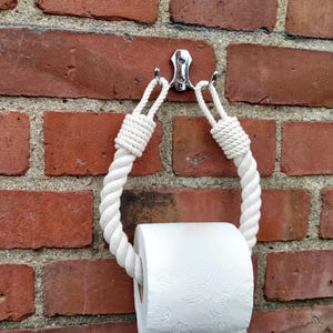 Moderne toiletrolhouder met wit touw – dubbele metalen haak – aangepaste haakkleur