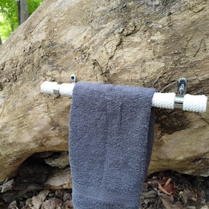 Portasciugamani...Portasciugamani in corda di cotone bianco...Accessori rustici per il bagno...