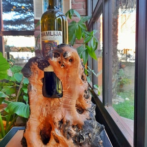 Portabottiglie in legno intagliato a mano unico / Radice di ulivo grezzo invecchiato 5 anni / 27x29x20 cm / Intaglio decorativo in legno