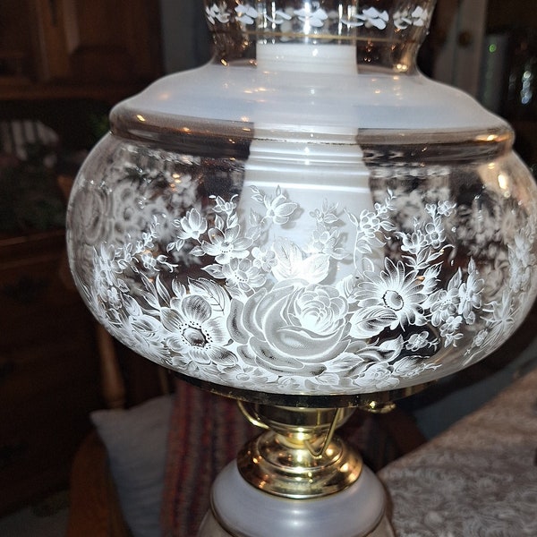 Beautiful Quoizel Style Clear Glass White Etched Rose,  Gone With The Wind Hurricane Table Lamp