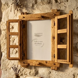 Rustikaler Fenster-Fotorahmen aus Holz mit Glas, handgefertigt.
