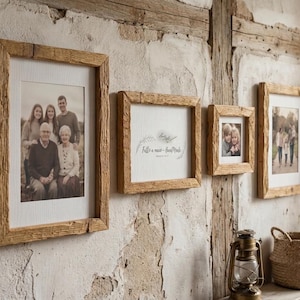 Cornice per foto in legno grezzo, profilo stretto, ad effetto rustico, realizzata a mano in varie misure.