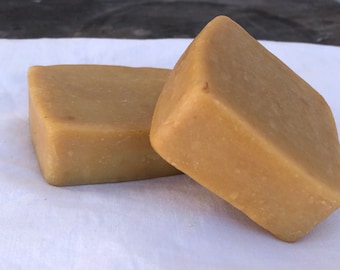 Jabón de Miel de Romero Artesano con Aceite de oliva. Saponificación en frío. Sin perfume. Honey Rosemary Handmade soap.