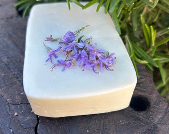 Jabón de Romero Artesanal con Aceite de Oliva, saponificación en frío. Sin perfume. Vegano. Rosemary Handmade Soap.