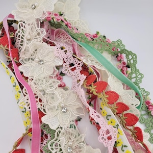 10 Yards Floral Venice Lace, Embroidered Flower Trim, Embroidered Lace, Floral Rose Trim, Mini Flower Applique Trim, Assorted Lace Trim,