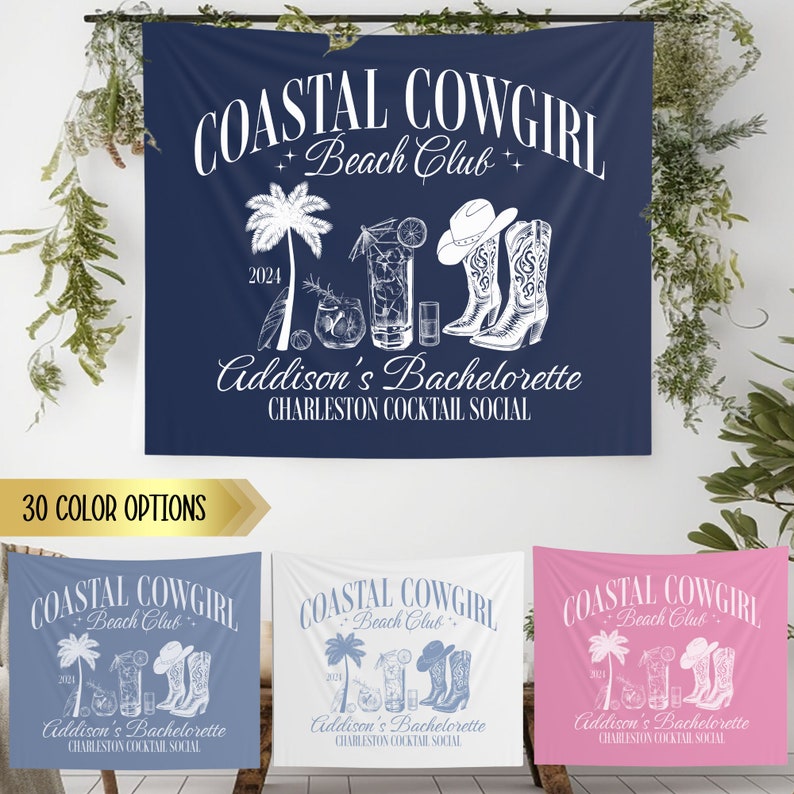 Pode incluir: Uma faixa azul marinho com texto branco que diz "Coastal Cowgirl Beach Club 2024 Addison's Bachelorette Charleston Cocktail Social". A faixa tamb&eacute;m apresenta uma palmeira, um coquetel e botas de cowboy.
