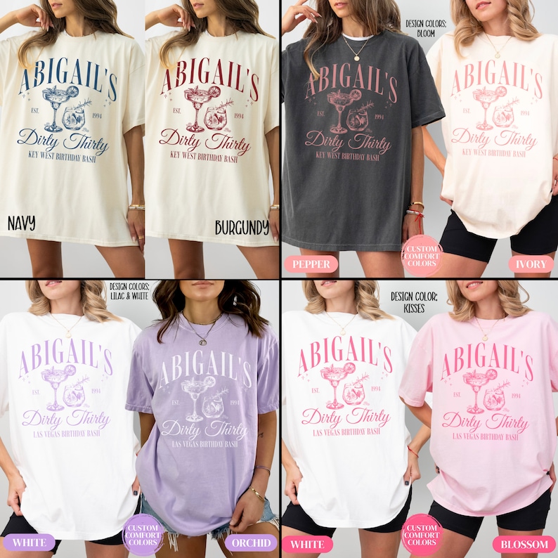 Pode incluir: Uma cole&ccedil;&atilde;o de dez t-shirts de tamanho grande em v&aacute;rias cores, com o texto "Abigail's Dirty Thirty" e um gr&aacute;fico de copo de cocktail. As t-shirts est&atilde;o dispon&iacute;veis em cores como azul marinho, bord&ocirc;, pimenta, marfim, branco, orqu&iacute;dea, flor de p&ecirc;ssego.