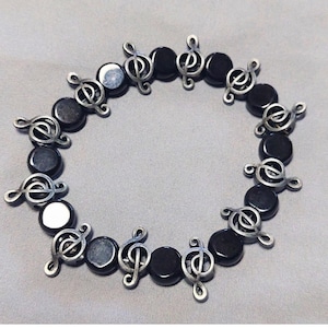 8.25&quot; Musical Notes Beaded Bracelet with Black Glass Beads, Music Lover Jewelry, Unique Gift for Musicians
