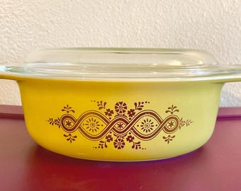 Vintage Pyrex Yellow 1.5 Qt Oval Casserole Dish with Lid Made in USA