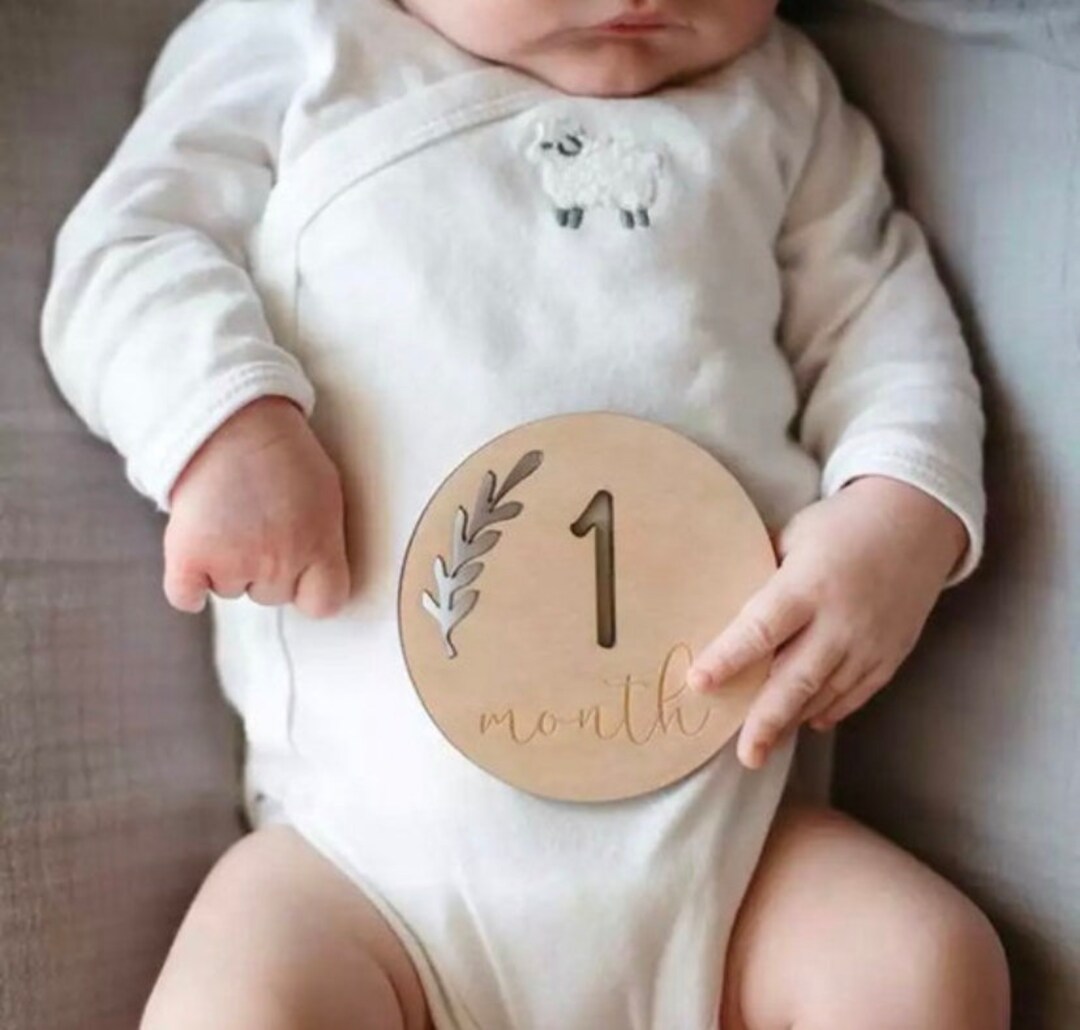 15 Round Wooden Baby Milestone Cards Personalized Birth Gift for Future ...