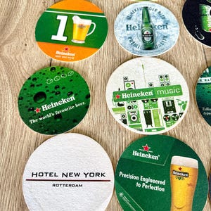 25 sottobicchieri vintage della Heineken. Da tutto il mondo. Marchio di birra olandese. immagine 19