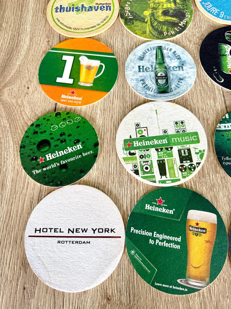 25 sottobicchieri vintage della Heineken. Da tutto il mondo. Marchio di birra olandese. immagine 19