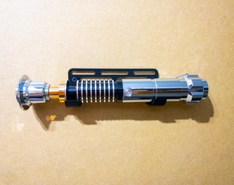 Soporte de pared universal para sable de luz - Compatible con la mayoría de las espadas de sable de luz de Star Wars "Tornillos incluidos"