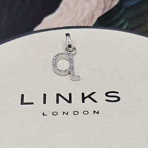 Impresionante dije con la letra Q del alfabeto de Links of London, plata de ley, diamantes pavé, estampado, con sello distintivo, s925, estado impecable