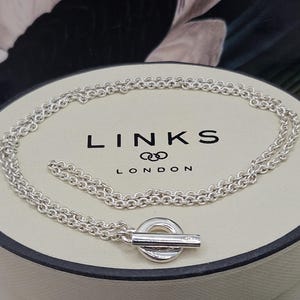 Pretty Links of London T bar Chain Necklace, Hallmarked, 45cms, Top Condition, Lovely Charm Necklace