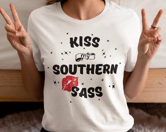 Kiss My Sass, Süddeutsche Sprüche, Süddeutsches T-Shirt, Südländischer Charme T-Shirt, Lustiges Süddeutsches Hemd, Freund Geschenkidee, Unisex Jersey Kurzarm T-Shirt