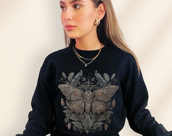 Old Soft Goth Moth Sweatshirt Gothic Nature Forest Butterfly Sweater Vintage Cottagecore Top Forestcore Shirt goblincore Alt Clothes Fashion