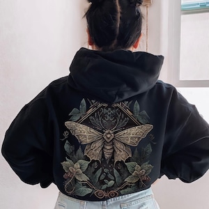 Vintage Moth Hoodie Nature Forest Sweatshirt Cottage Core Hoodie Fairycore Top Goblin Core Street Wear Trendy Woodland Shirt Green Witc Back