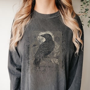 Vintage Raven Long Sleeve TShirt Gothic Crow Shirt Retro Raven Long Sleeve Shirt Oversized Shirt Witchy Tee Dark Academia Light Sweatshirt