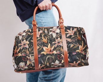 Vintage Lillies Canvas Flight Bag Floral Flower Lilly Weekender Cottagecore Retro Reistas Natuur Lente Carry On Plunjezak Sac Boho Clas