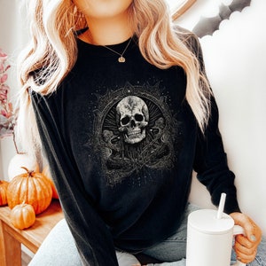 Skeleton Vintage Old Pirate Human Skull and Bones Long Sleeve Tshirt Tattoo Light Sweatshirt Whimsigoth Gothic Grunge Wear long-sleeved