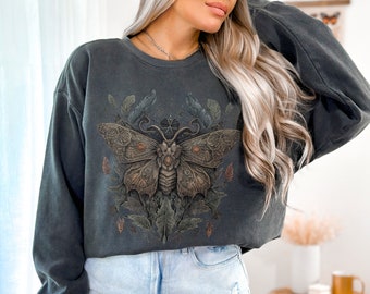 Vintage Gothic Moth Sweatshirt Butterfly Nature Forest Cottagecore Sweater  Fairycore Goblincore Top Streetwear Clothing Street Wear Whimsic