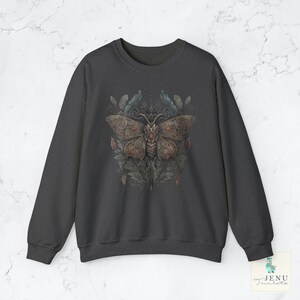Old Soft Goth Moth Sweatshirt Gothic Nature Forest Butterfly Sweater Vintage Cottagecore Top Forestcore Shirt goblincore Alt Clothes Fashion
