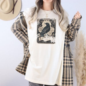 Gothic Raven Extra Light T-Shirt Crow Celestial Tarot Card Shirt Goth Bird Animal Tee Witchy Graphic Witchcraft Dark Academia Top Streetwear