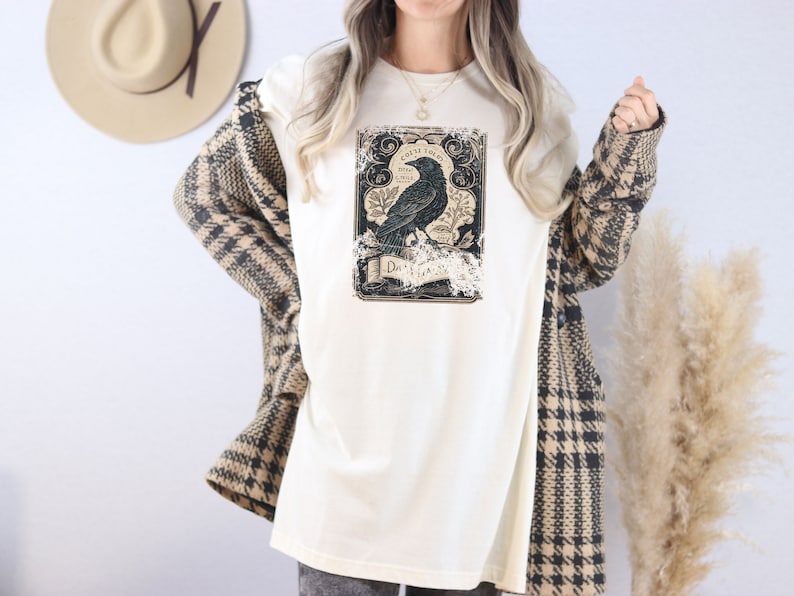 Gothic Raven Extra Light T-Shirt Crow Celestial Tarot Card Shirt Goth Bird Animal Tee Witchy Graphic Witchcraft Dark Academia Top Streetwear