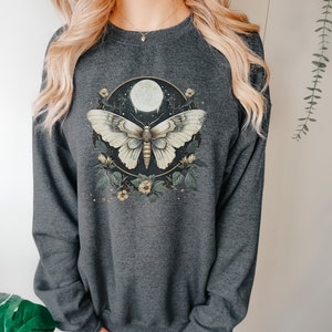 Vintage Mystical White Lunar Moth Sweatshirt Celestial Moon Phase Shirt Boho Butterfly Sweater Cottagecore Top Dark Academia Clothing Street Wear