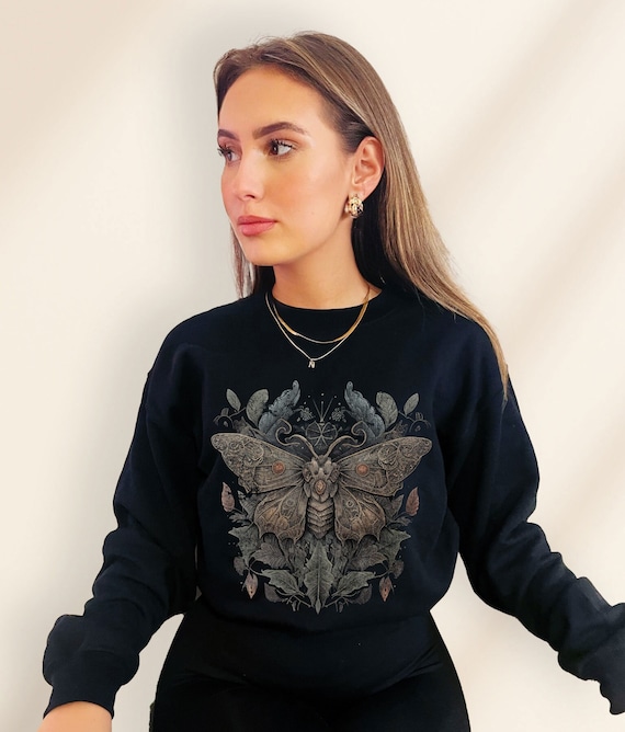 Old Soft Goth Moth Sweatshirt Gothic Nature Forest Butterfly Sweater Vintage Cottagecore Top Forestcore Shirt goblincore Alt Clothes Fashion
