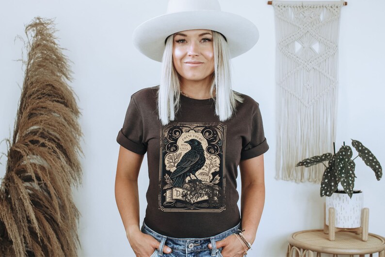 Gothic Raven Extra Light T-Shirt Crow Celestial Tarot Card Shirt Goth Bird Animal Tee Witchy Graphic Witchcraft Dark Academia Top Streetwear