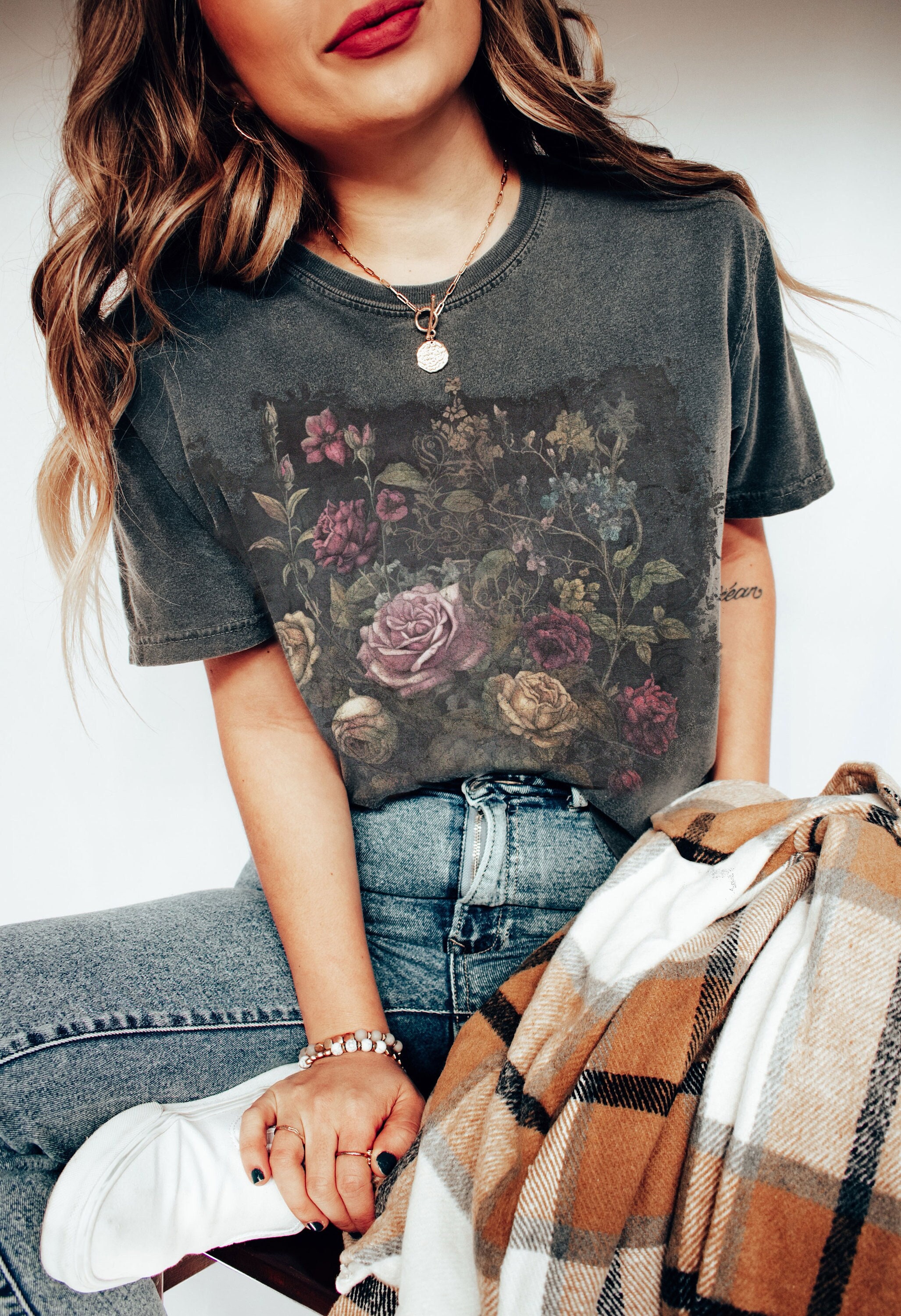 Vintage Roses Shirt Vintage Flower Tshirt Retro Roses Shirt Oversized Tshirt Rock n Roll Shirt Gothic Flowers Tshirt Floral Graphic Tee