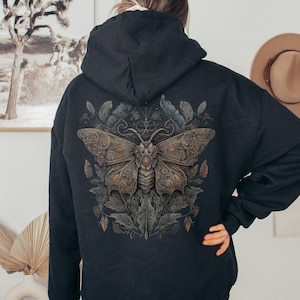 Vintage Moth Hoodie Nature Forest Sweatshirt Cottage Core Hoodie Fairycore Top Goblin Core Street Wear Trendy Woodland Shirt Green Witch