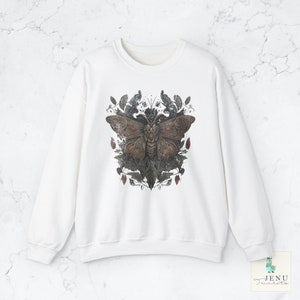 Old Soft Goth Moth Sweatshirt Gothic Nature Forest Butterfly Sweater Vintage Cottagecore Top Forestcore Shirt goblincore Alt Clothes Fashion