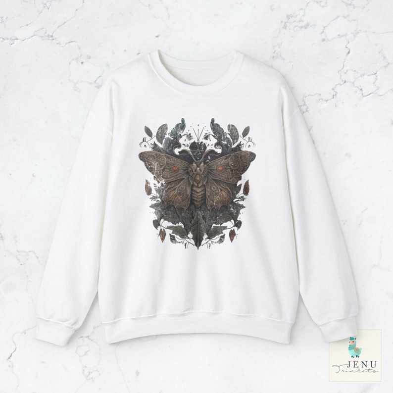 Old Soft Goth Moth Sweatshirt Gothic Nature Forest Butterfly Sweater Vintage Cottagecore Top Forestcore Shirt goblincore Alt Clothes Fashion