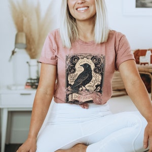 Gothic Raven Extra Light T-Shirt Crow Celestial Tarot Card Shirt Goth Bird Animal Tee Witchy Graphic Witchcraft Dark Academia Top Streetwear