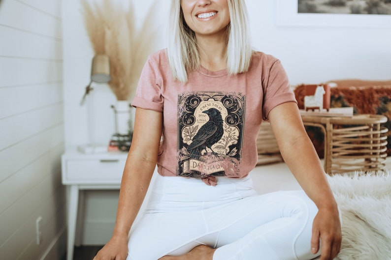 Gothic Raven Extra Light T-Shirt Crow Celestial Tarot Card Shirt Goth Bird Animal Tee Witchy Graphic Witchcraft Dark Academia Top Streetwear