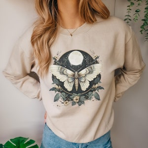 Vintage Mystical White Lunar Moth Sweatshirt Celestial Moon Phase Shirt Boho Butterfly Sweater Cottagecore Top Dark Academia Clothing Street Wear