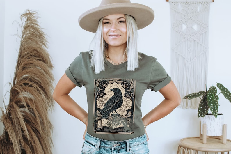 Gothic Raven Extra Light T-Shirt Crow Celestial Tarot Card Shirt Goth Bird Animal Tee Witchy Graphic Witchcraft Dark Academia Top Streetwear