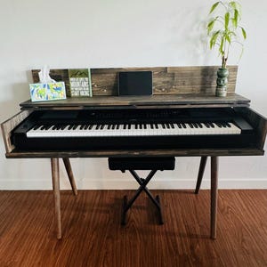Moderne pianostandaard uit het midden van de eeuw, pianostandaard voor kinderen, tafel pianotoetsenbord