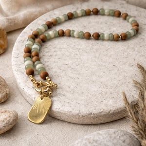 kurze Boho Halskette mit Sandelholz und Jade, Boho Schmuck, Sandelholz Halskette, Aromatherapie, Diffuserkette