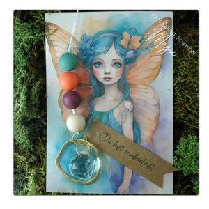 Suncatcher mit Karte (KI generiert), kleine Fee, kleine Elfe, Lichtfänger, Dekoration Mädchen Zimmer, Geburtstagsgeschenk Mädchen