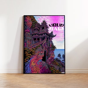 Puede incluir: Una ilustración colorida de un templo en Ubud, Bali. El templo está representado en un estilo detallado e intrincado con un cielo rosa y morado en el fondo. El texto "UBUD BALI" está escrito en letras negras en la esquina superior derecha de la imagen.